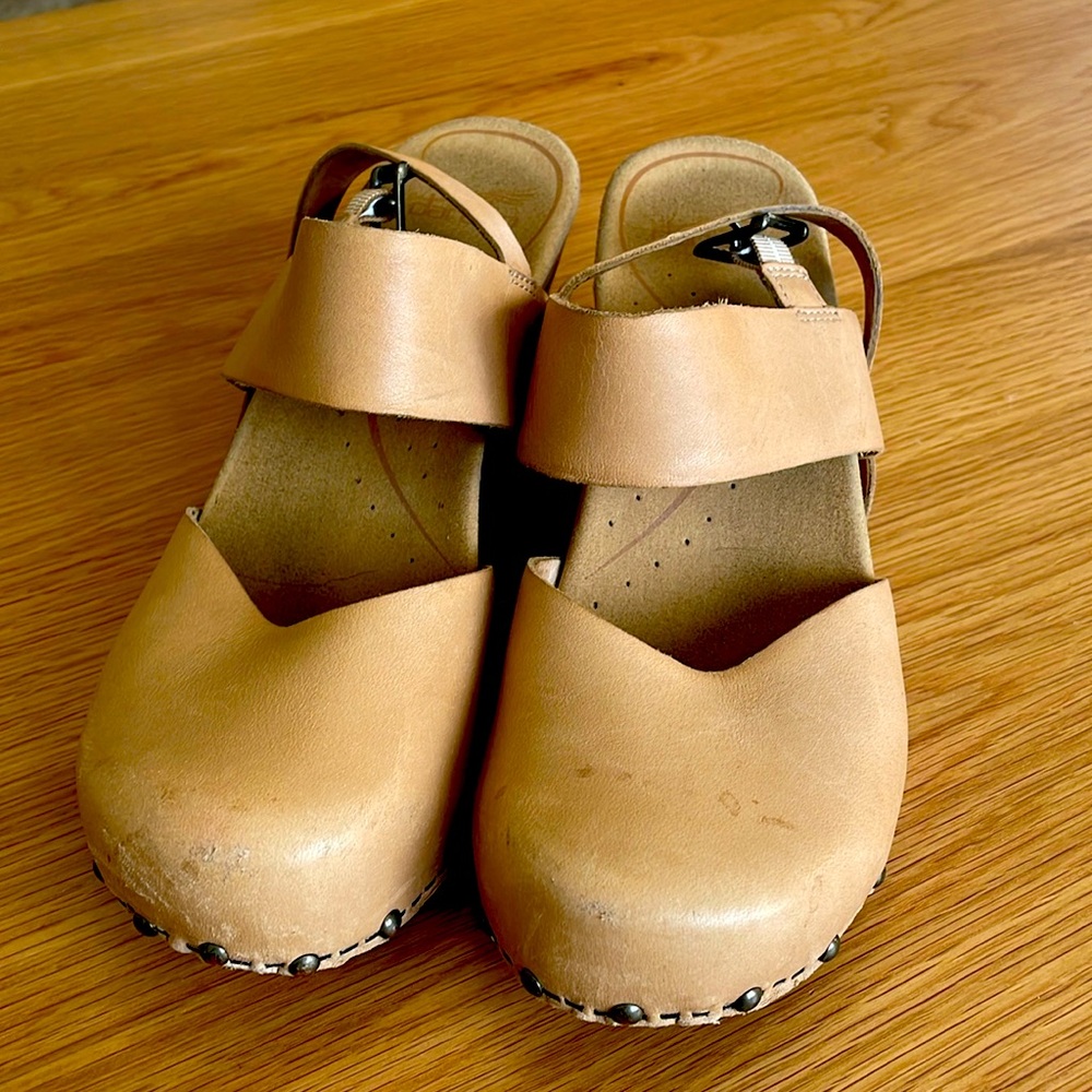 Dansko women’s nice Mary Jane clogs